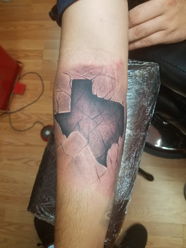 Tattoo Shop «Bad Habits Tattoo Studio», reviews and photos, 1502 Callaghan Rd, San Antonio, TX 78228, USA