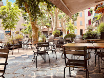 Atmosphère du Restaurant Coté resto Les Olivades à Collobrières - n°6