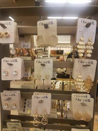 Shoe Store «DSW Designer Shoe Warehouse», reviews and photos, 7616 Farm to Market 1960 Rd W, Houston, TX 77069, USA