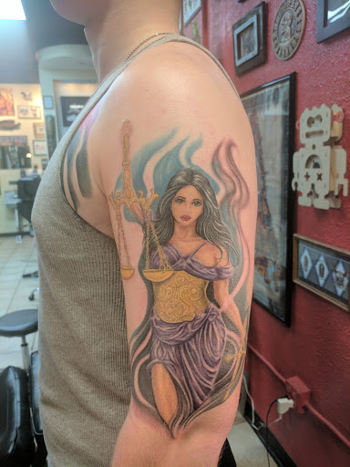 Tattoo Shop «Twisted Tattoo & Body Piercing», reviews and photos, 4168 N Elston Ave, Chicago, IL 60618, USA