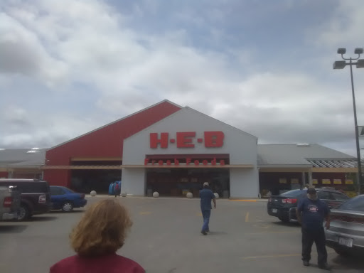 Grocery Store «H-E-B Grocery», reviews and photos, 225 I-35, Pearsall, TX 78061, USA
