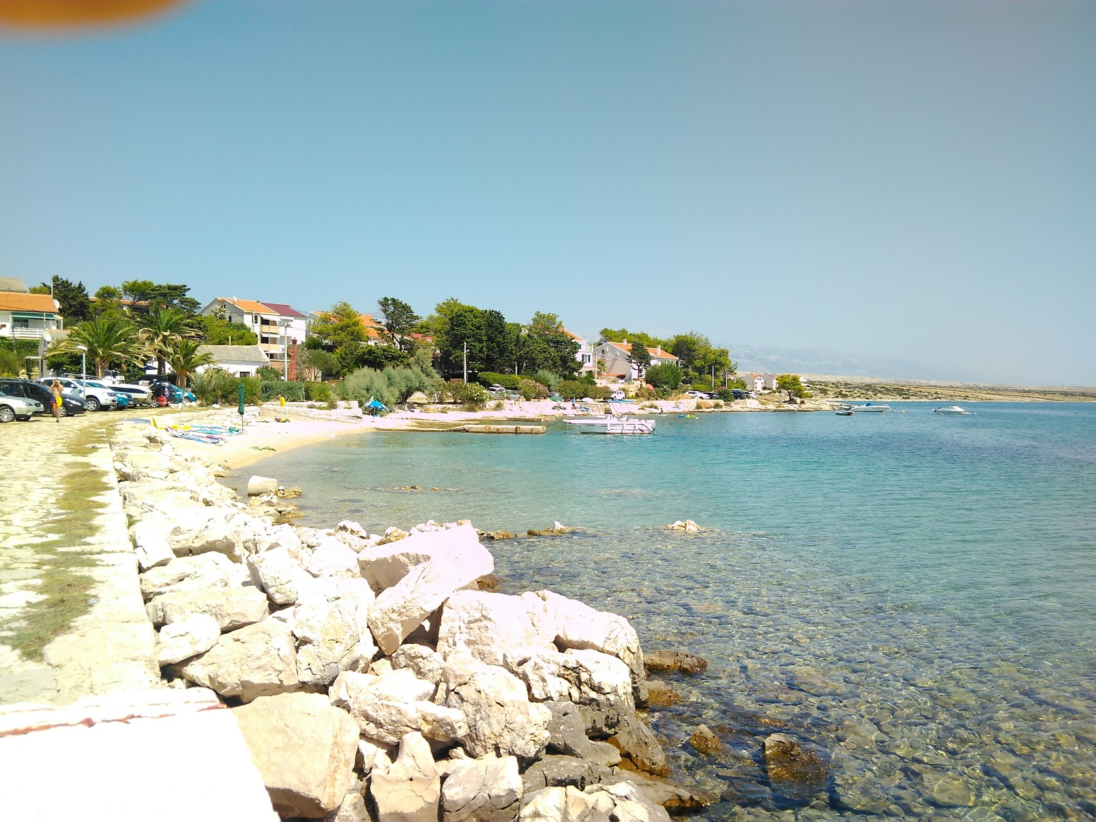 Fotografie cu Cochineal beach cu o suprafață de apa pură turcoaz