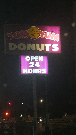 Donut Shop «Yum Yum Donuts», reviews and photos, 10501 Magnolia Ave, Anaheim, CA 92804, USA