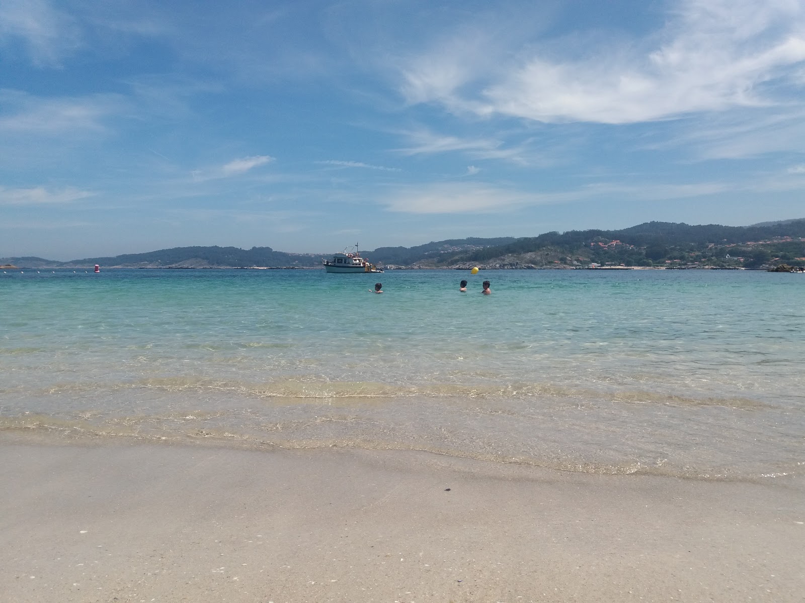 Praia de San Xian'in fotoğrafı turkuaz saf su yüzey ile