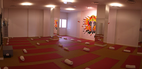 Bikram Yoga Spain - Praza Mestre Mateo, nº6, bajo, 15004 A Coruña, Spain
