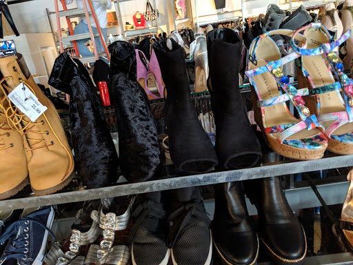 Clothing Store «Uptown Cheapskate», reviews and photos, 3454 W Chandler Blvd #18, Chandler, AZ 85226, USA