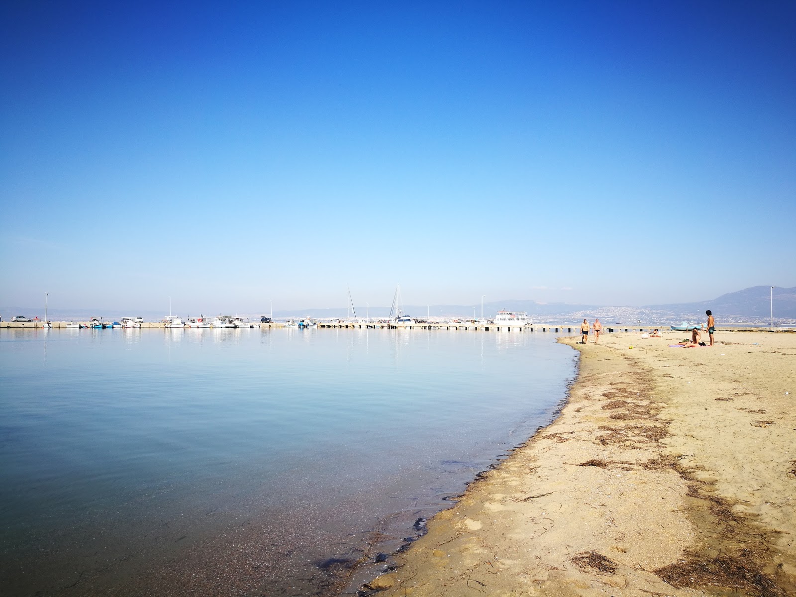 Foto de Neoi Epivates beach con algo limpia nivel de limpieza