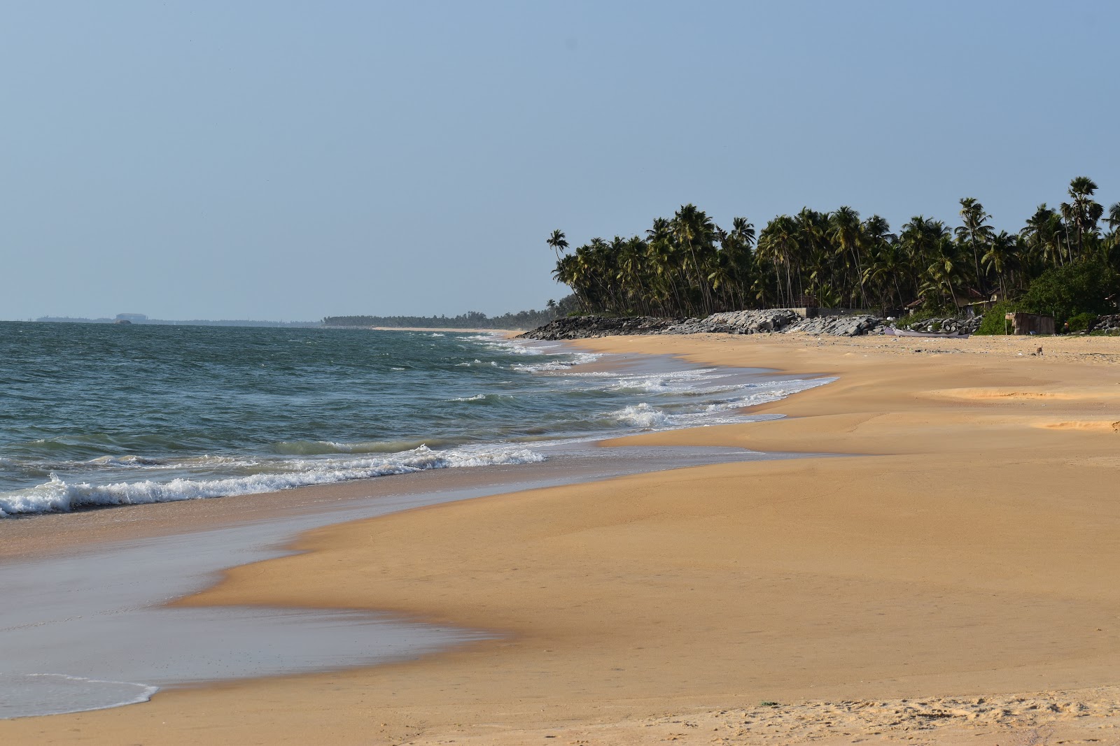 Photo de Polipu Beach avec plage spacieuse