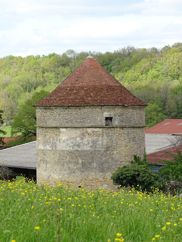 Pigeonnier à Montigny-Montfort