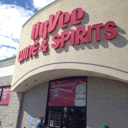 Hy-Vee Wine & Spirits, 2310 Hubbell Ave, Des Moines, IA 50317, USA, 