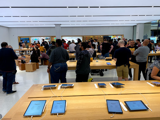 Apple Stoneridge Mall image