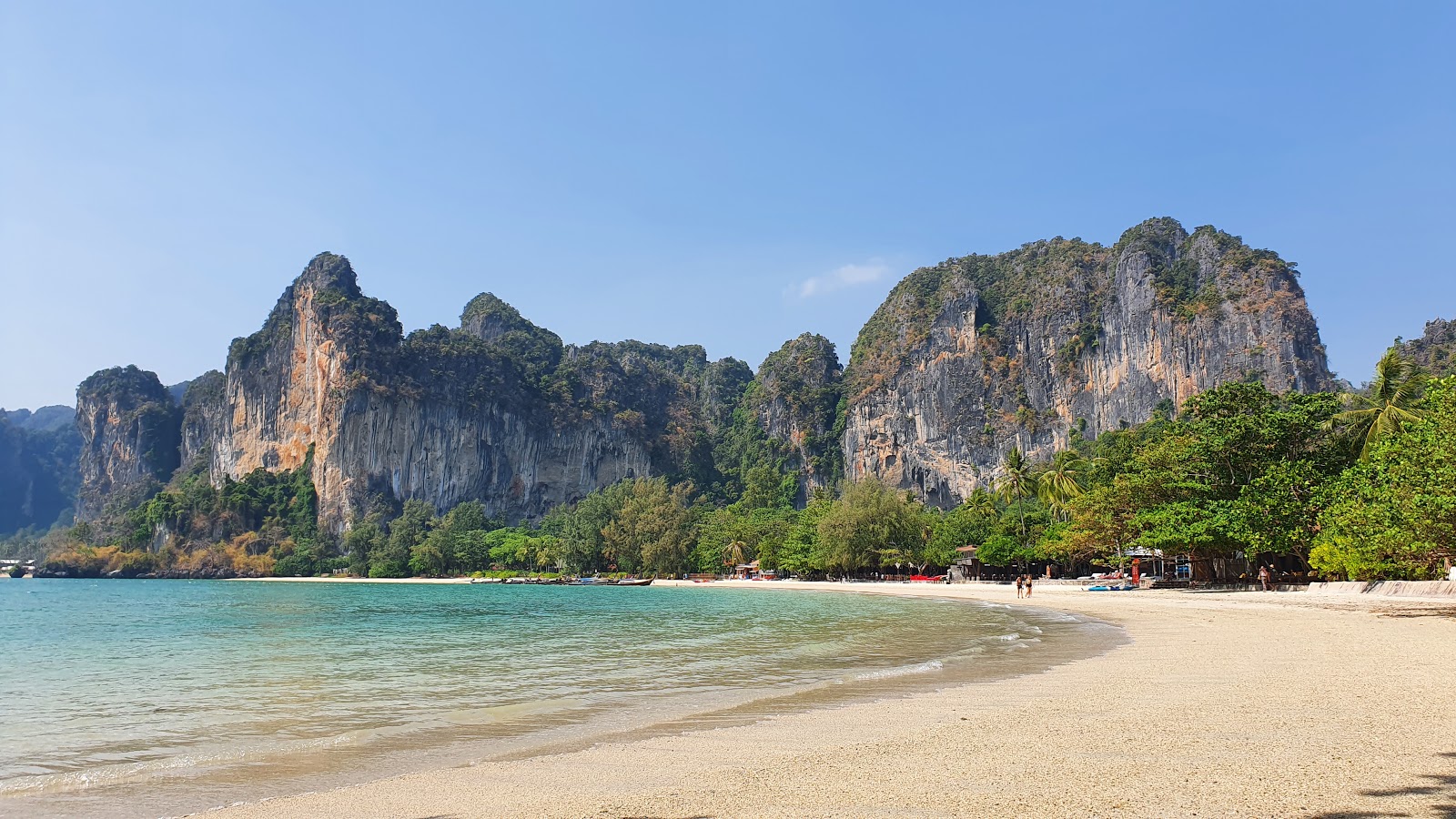 Photo of Railay Beach with turquoise pure water surface