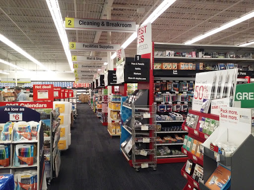 Office Supply Store «Staples», reviews and photos, 13653 Lee Jackson Memorial Hwy, Chantilly, VA 20151, USA