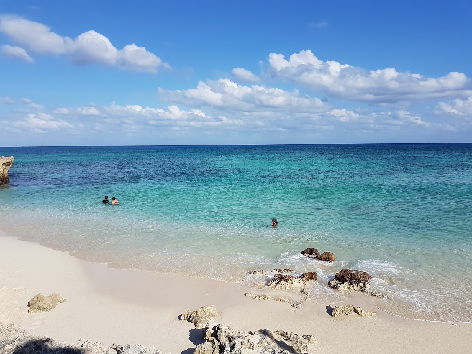 Fotografija Playa Miami z svetel fin pesek površino