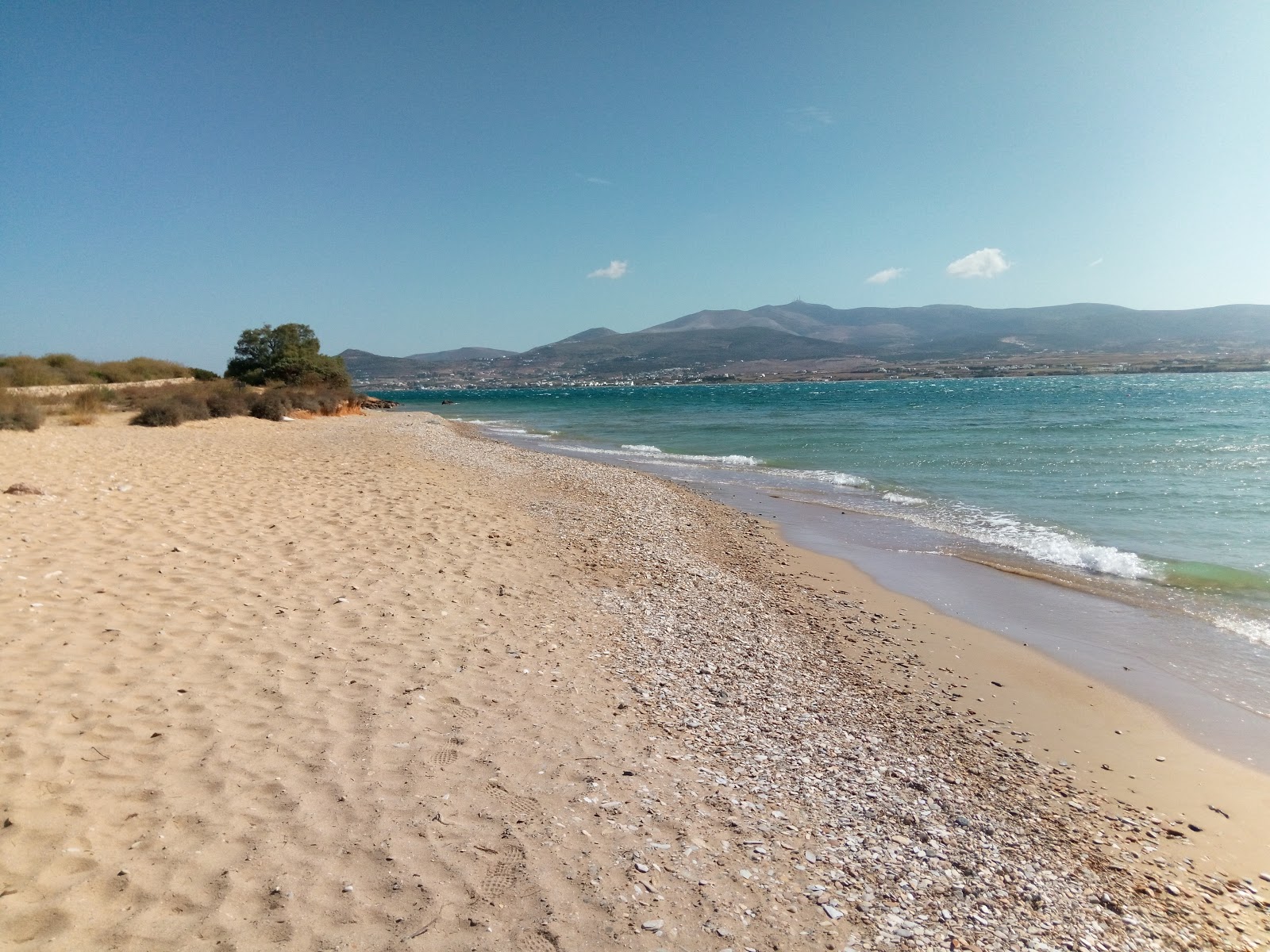 Panagia beach'in fotoğrafı kahverengi kum yüzey ile