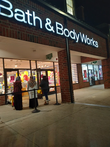 Beauty Supply Store «Bath & Body Works», reviews and photos, 320 W Army Trail Rd, Bloomingdale, IL 60108, USA