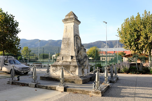 Monument aux morts à Oppède