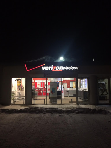 Verizon Authorized Retailer - A Wireless, 110 7th St S, Moorhead, MN 56560, USA, 