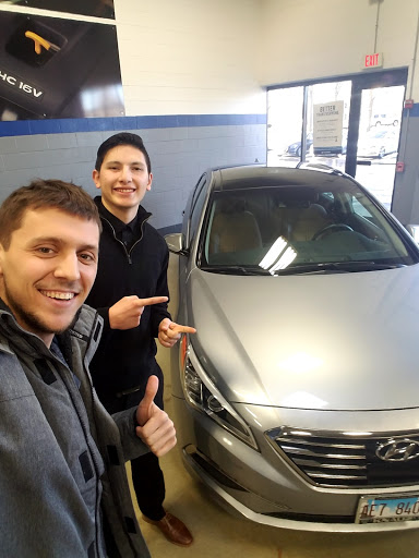 Hyundai Dealer «Knauz Hyundai», reviews and photos, 775 Rockland Rd, Lake Bluff, IL 60044, USA