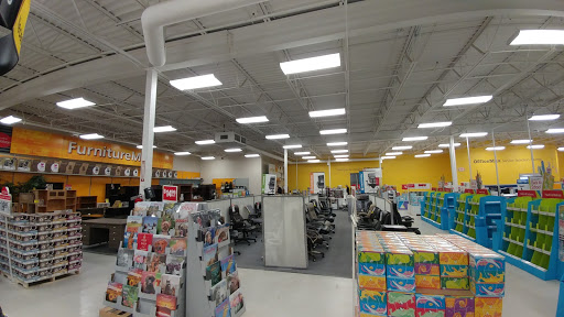 Office Supply Store «Staples», reviews and photos, 2100 E Snelling Dr #42, Roseville, MN 55113, USA