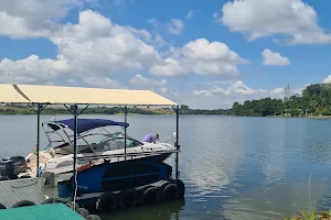 Represa de Camargos image