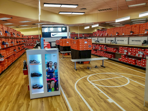 Shoe Store «Shoe Carnival», reviews and photos, 2706 Plainfield Rd, Joliet, IL 60435, USA