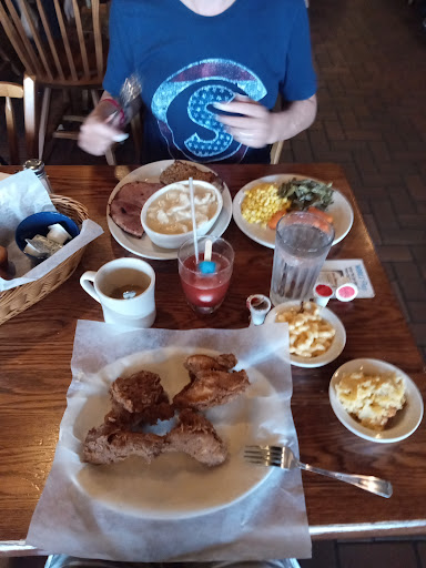 American Restaurant «Cracker Barrel Old Country Store», reviews and photos, 5706 Northridge Dr, Gurnee, IL 60031, USA