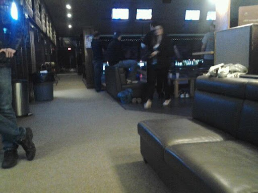 Bowling Alley «Fischer Lanes Lounge», reviews and photos, 880 Locust St, Dubuque, IA 52001, USA