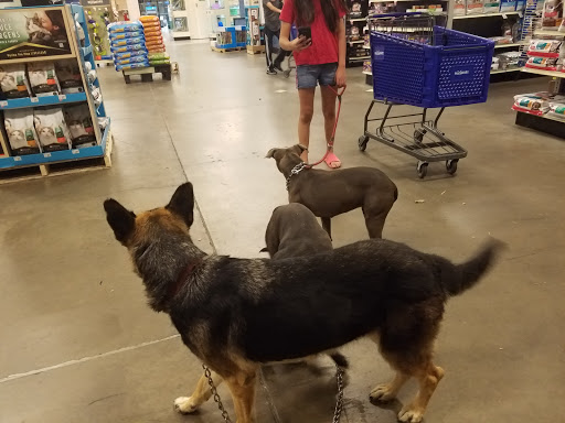 Pet Supply Store «PetSmart», reviews and photos, 3220 W Shaw Ave, Fresno, CA 93711, USA