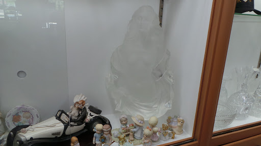 Pawn Shop «R J Jewelry & Loan Co», reviews and photos, 1210 Bloomingdale Rd, Glendale Heights, IL 60139, USA