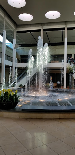 Shopping Mall «Plymouth Meeting Mall», reviews and photos, 500 W Germantown Pike, Plymouth Meeting, PA 19462, USA