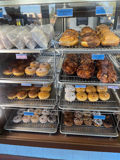 Donut Shop «Lucky Donuts», reviews and photos, 140 SW 152nd St, Seattle, WA 98166, USA