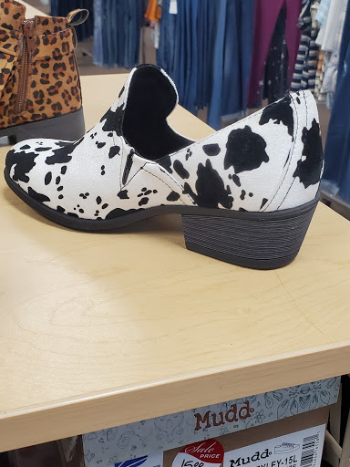 Clothing Store «Factory Connection», reviews and photos, 100 Washington St, Chillicothe, MO 64601, USA