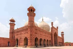 Badshahi Mosque image