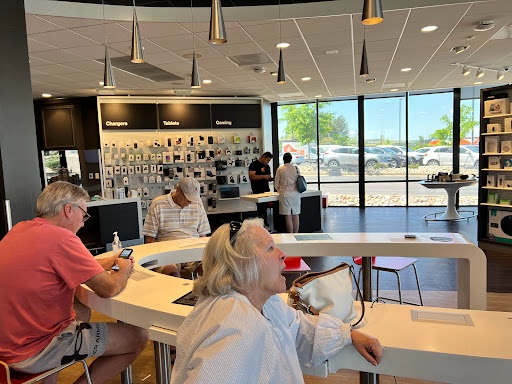 Cell Phone Store «Verizon», reviews and photos, 8461 S Yosemite St Ste 101, Lone Tree, CO 80124, USA