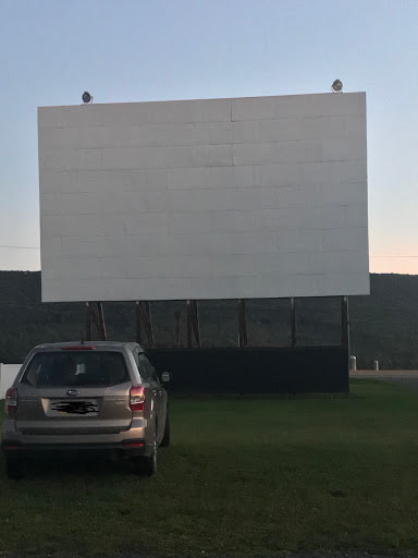 Drive-in Movie Theater «Sky-Vu Drive-In Theater», reviews and photos, 813 E Market St, Lykens, PA 17048, USA