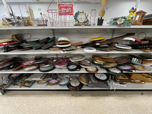 Thrift Store «Goodwill Retail Store of Florissant», reviews and photos, 472 Lindbergh Blvd, Florissant, MO 63031, USA