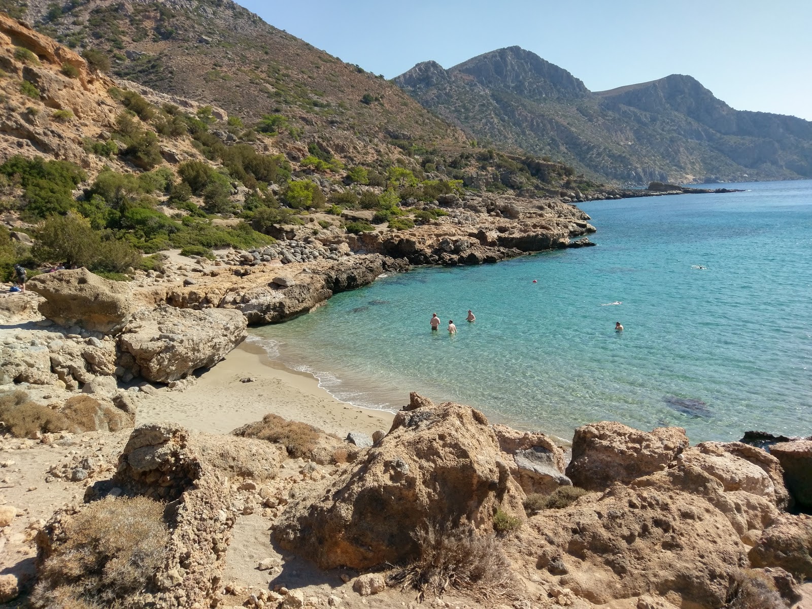 Fotografija Astropelekita beach z rjavi fini kamenček površino