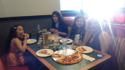 Pizza Restaurant «Round Table Pizza», reviews and photos, 2819 W March Ln, Stockton, CA 95219, USA