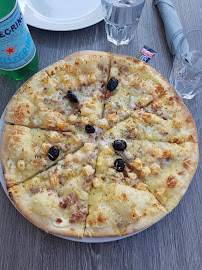 Plats et boissons du Pizzeria Ciné Pizza à Six-Fours-les-Plages - n°5