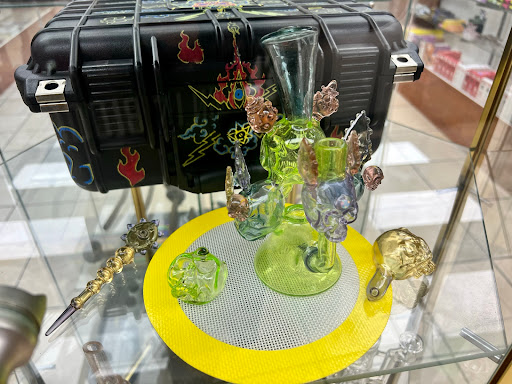 Tobacco Shop «Smoke Tokz Head Shop KC», reviews and photos, 1263 W 103rd St, Kansas City, MO 64114, USA