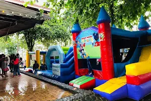 Alquiler de inflables y Sublimación Bounce house image