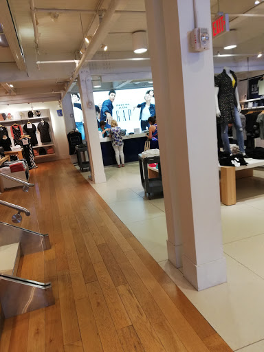 Clothing Store «Gap», reviews and photos, 125 Main St, Westport, CT 06880, USA