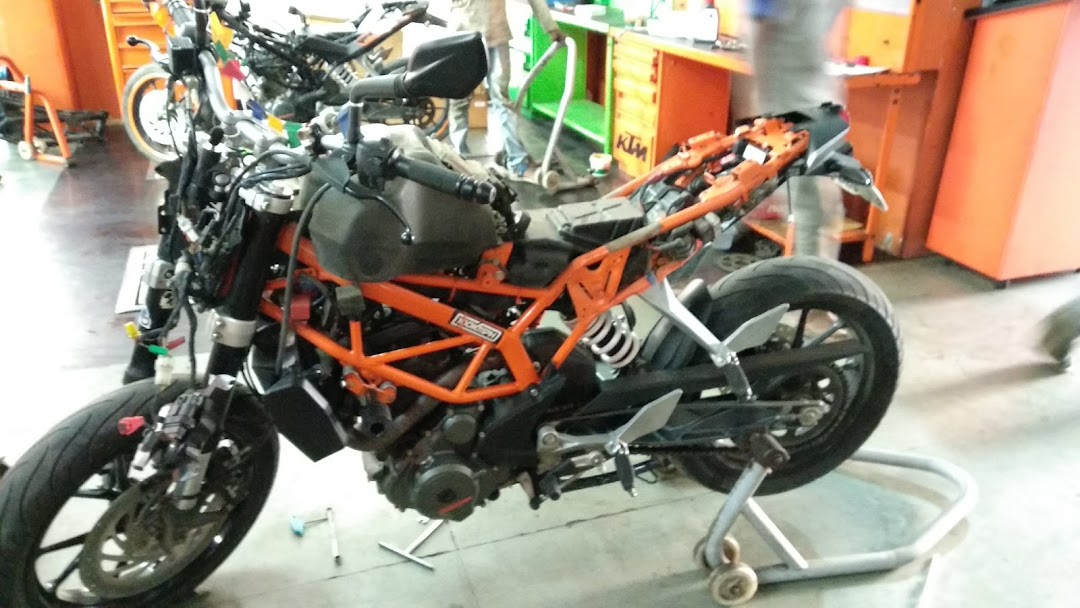 KTM Vapi Showroom