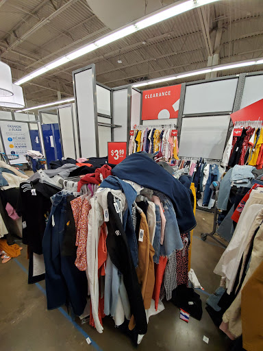 Clothing Store «Old Navy», reviews and photos, 8674 Park Meadows Center Dr, Lone Tree, CO 80124, USA