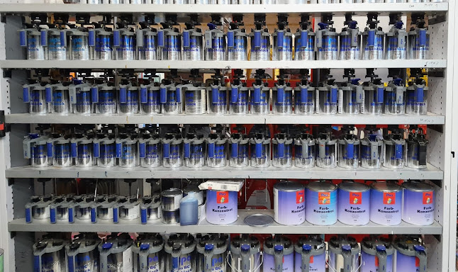 Sklep Motoryzacyjny "HALOGEN II" - Mechanik samochodowy