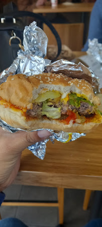 Cheeseburger du Restaurant de hamburgers Five Guys Toulouse Blagnac - n°18