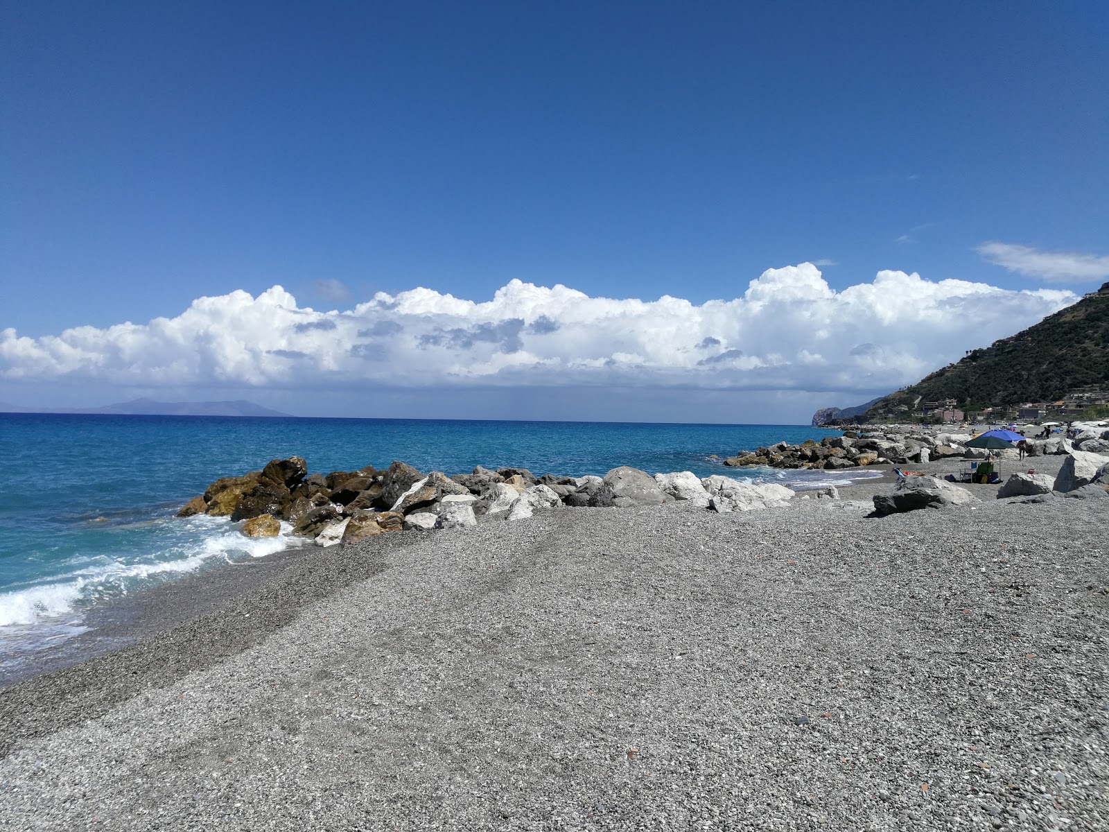 Photo de Spiaggia di Gliaca di Piraino zone des équipements