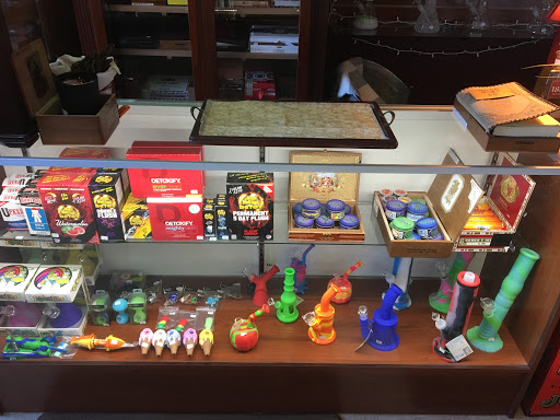 Tobacco Shop «Kittery Discount Smoke Shop», reviews and photos, 99 State Rd, Kittery, ME 03904, USA