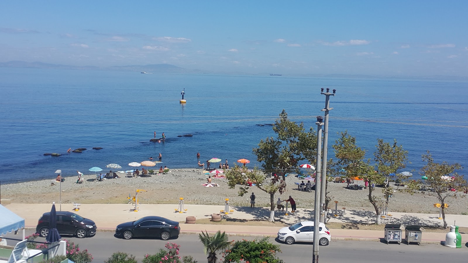Cınarcık Plajı'in fotoğrafı - rahatlamayı sevenler arasında popüler bir yer